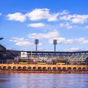 https://2-bed-apt-5-min-to-north-shore-easy-parking.hotels-in-pittsburgh.com